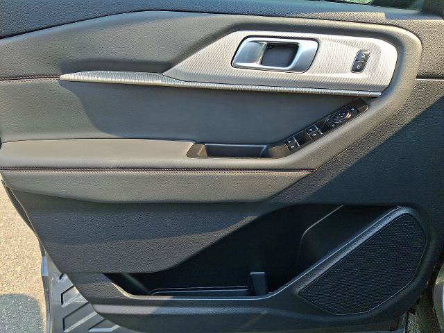 Certified 2025 Ford Explorer Active AWD/4WD image 12