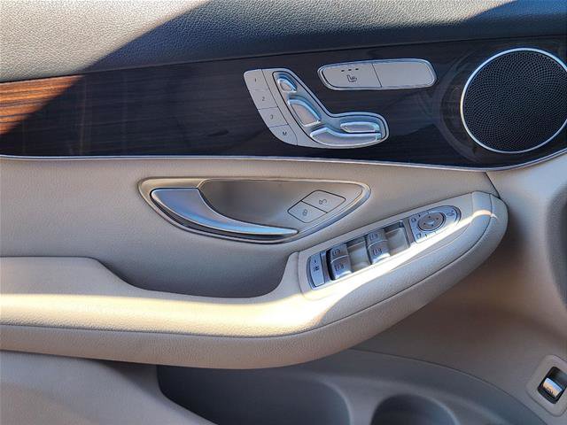Used 2022 Mercedes-Benz GLC 300 4MATIC image 23