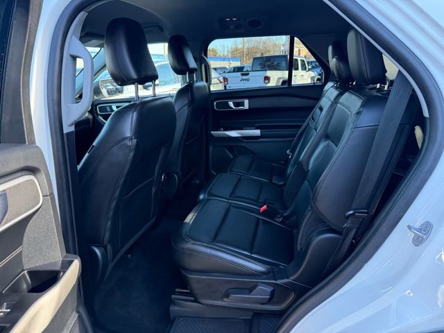 Certified 2022 Ford Explorer XLT w/ Equipment Group 202A image 4
