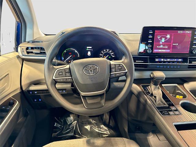 Used 2021 Toyota Sienna LE image 18