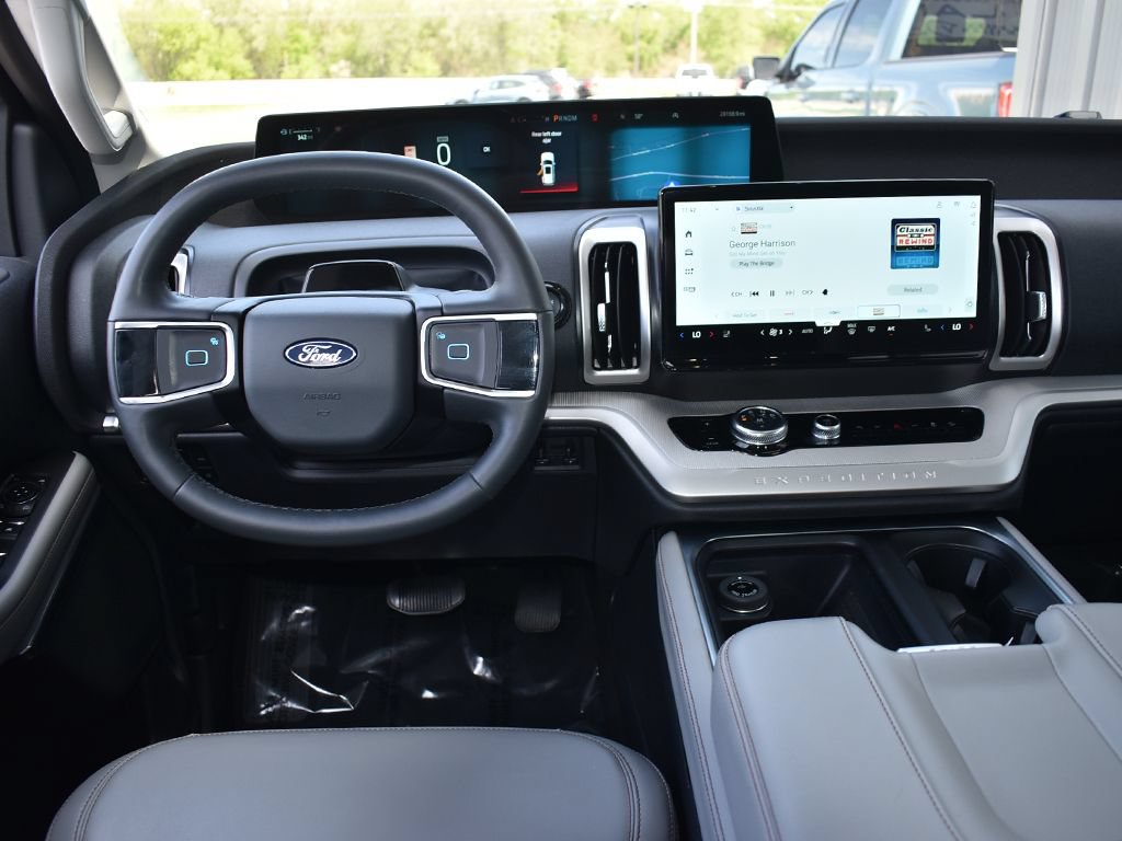 Certified 2025 Ford Expedition Active AWD/4WD image 19