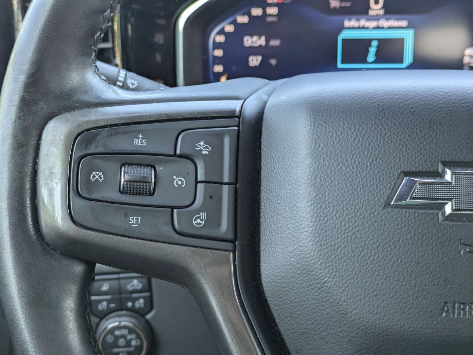 Used 2025 Chevrolet Silverado 2500 ZR2 w/ Technology Package AWD/4WD image 27