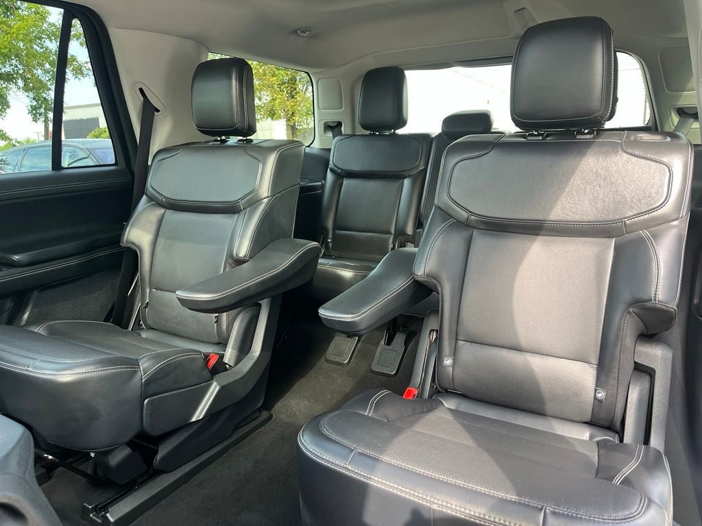 Certified 2025 Ford Expedition Platinum w/ Driver's Package AWD/4WD image 8