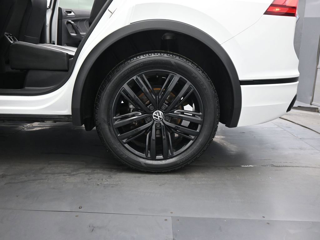 Used 2022 Volkswagen Tiguan SE R-Line image 47