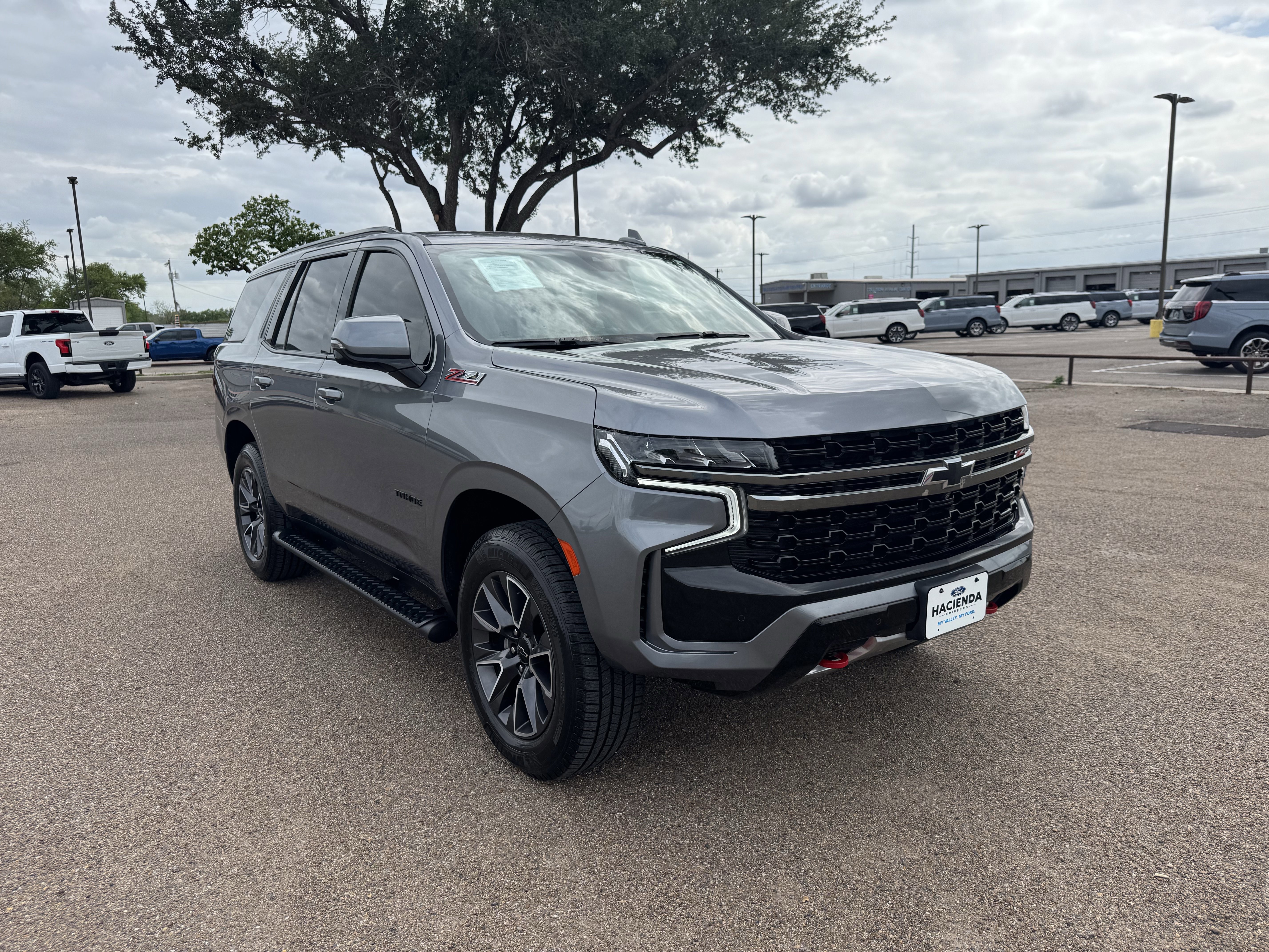 Used 2021 Chevrolet Tahoe Z71 w/ Luxury Package AWD/4WD image 5