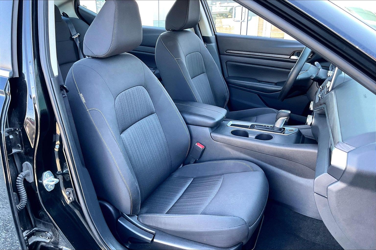 Used 2025 Nissan Altima 2.5 SV FWD image 7