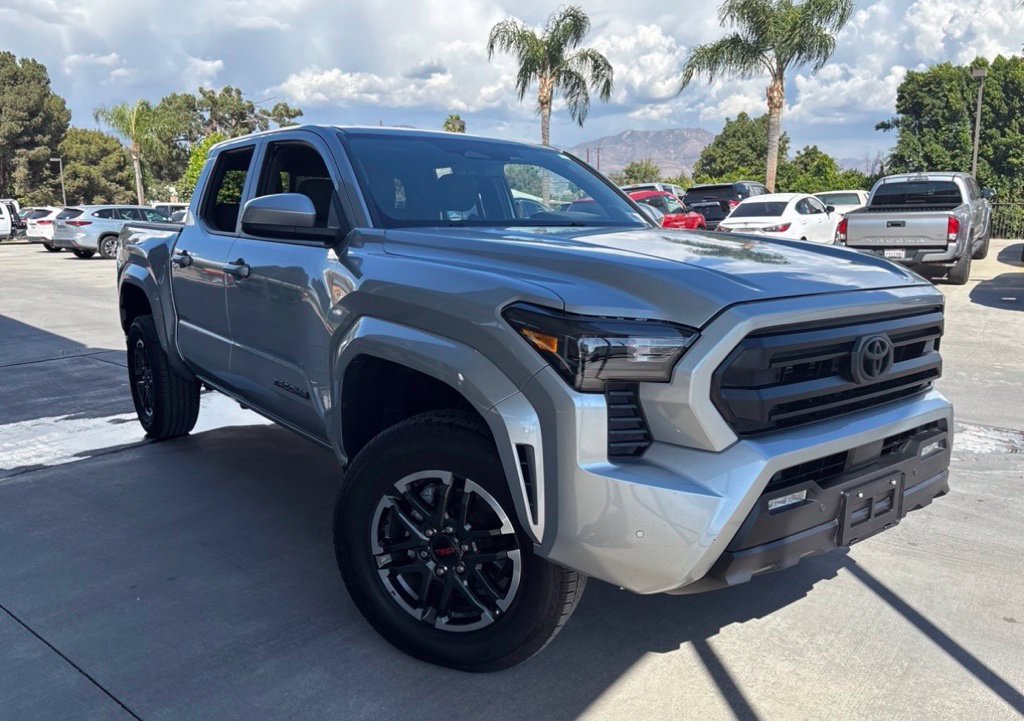 Used 2024 Toyota Tacoma SR5 AWD/4WD image 3