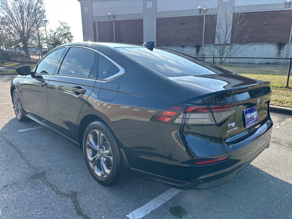 Used 2023 Honda Accord EX image 4