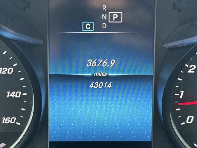 Used 2022 Mercedes-Benz GLC 300 image 2