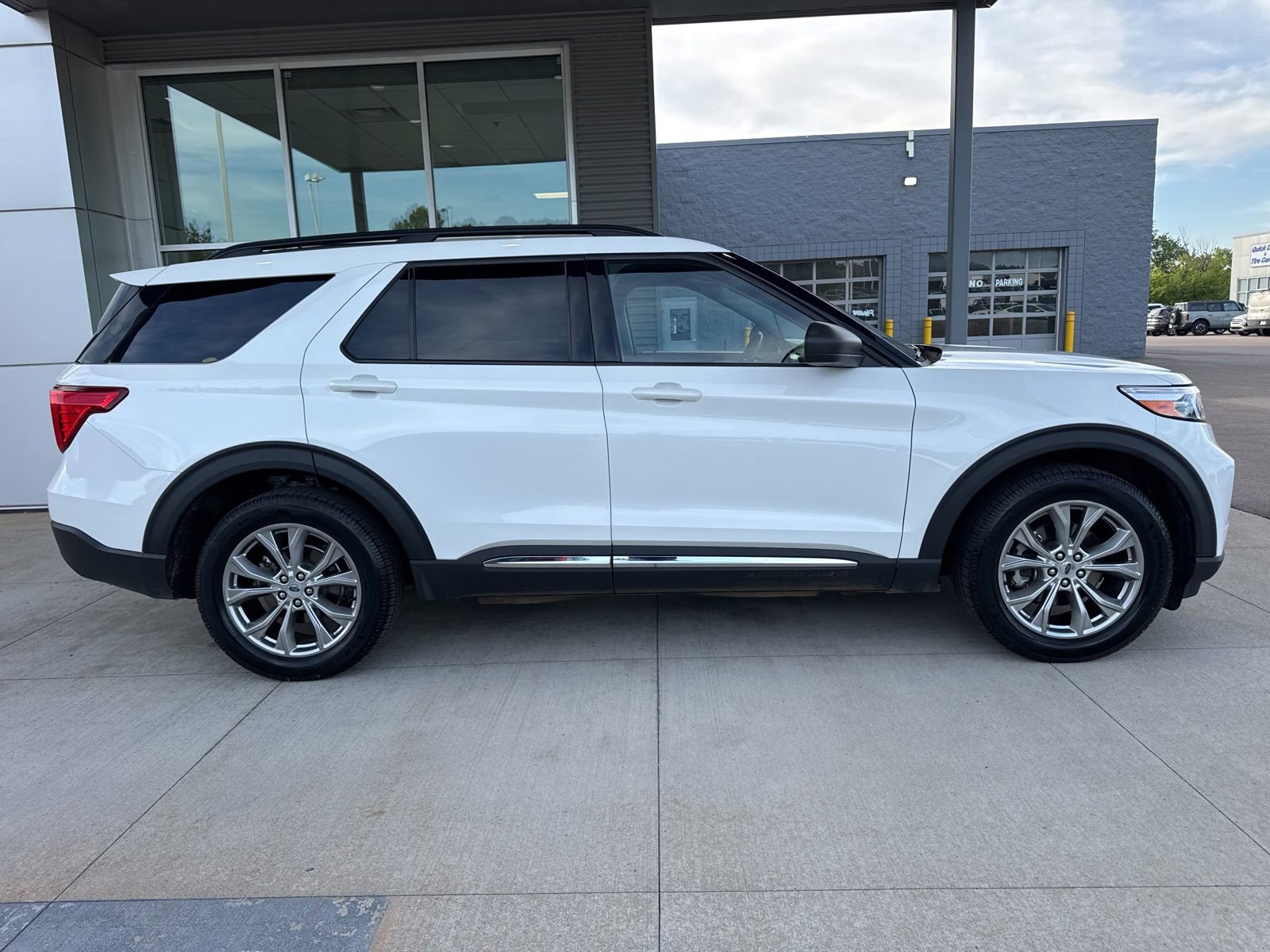 Certified 2023 Ford Explorer XLT w/ Equipment Group 202A AWD/4WD image 9