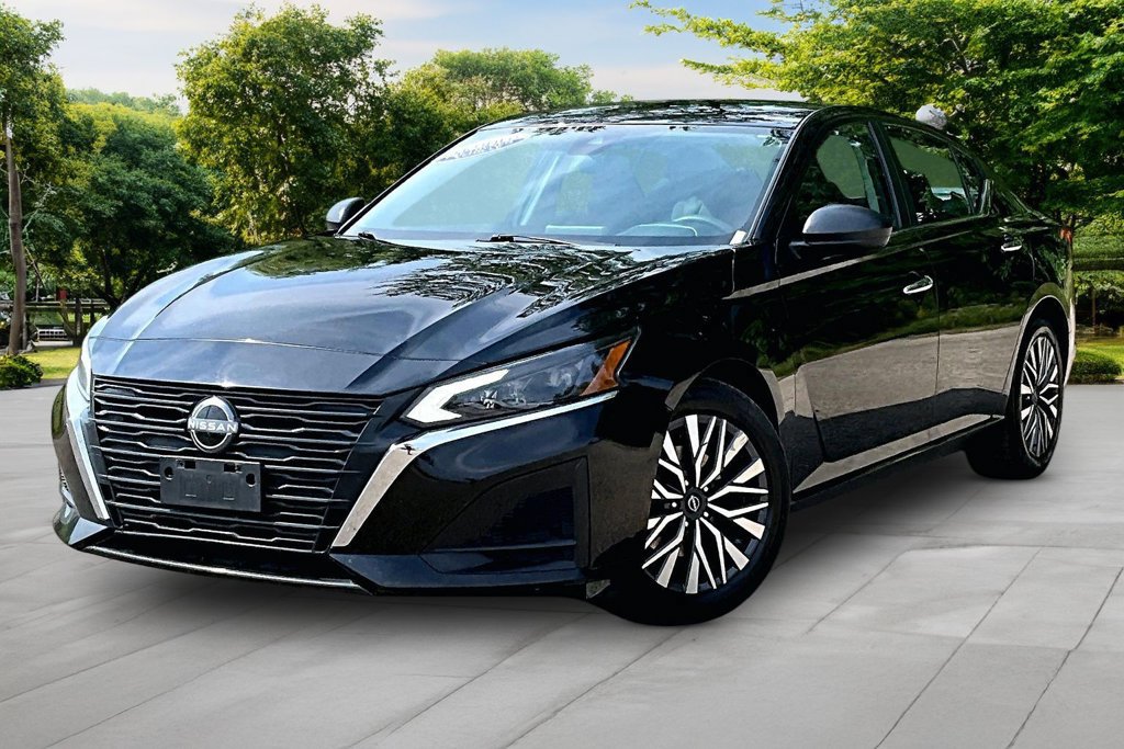 Used 2024 Nissan Altima 2.5 SV FWD image 11