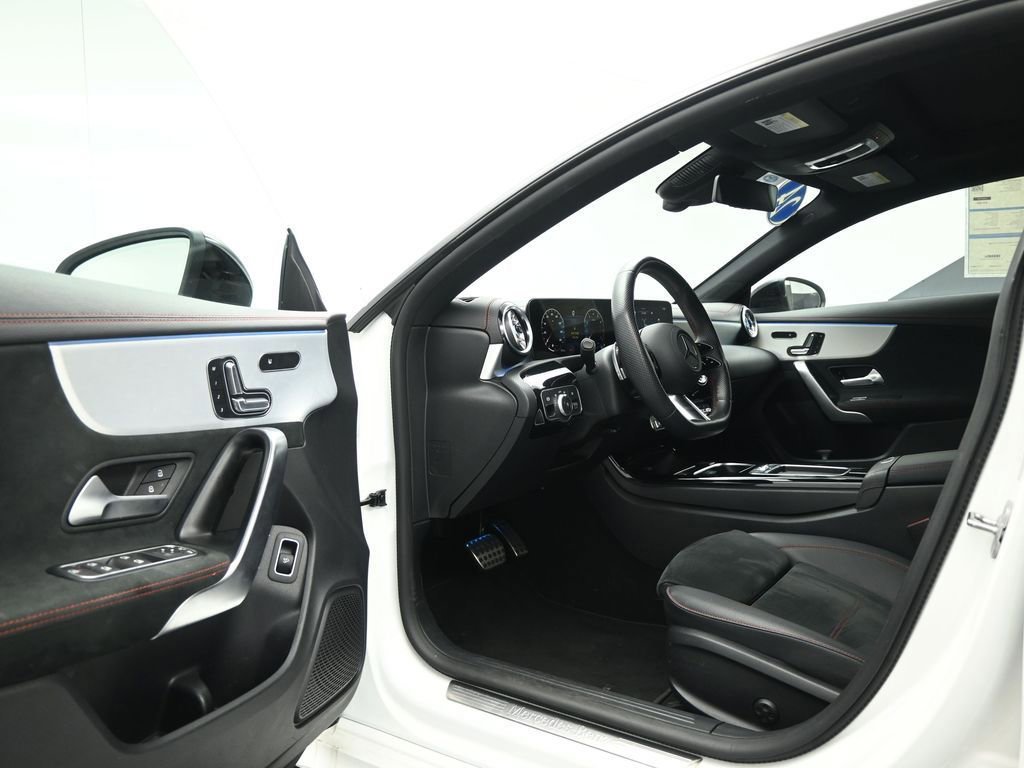 Used 2024 Mercedes-Benz CLA 250 image 34