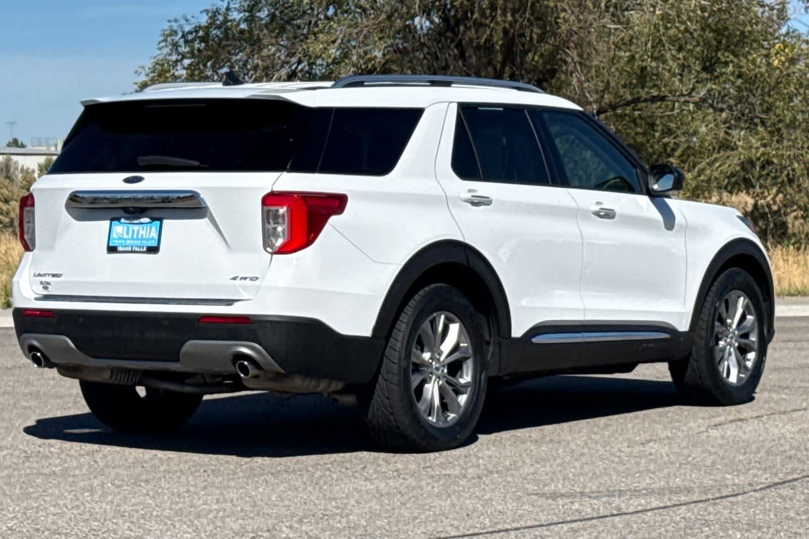 Certified 2022 Ford Explorer Limited AWD/4WD image 2