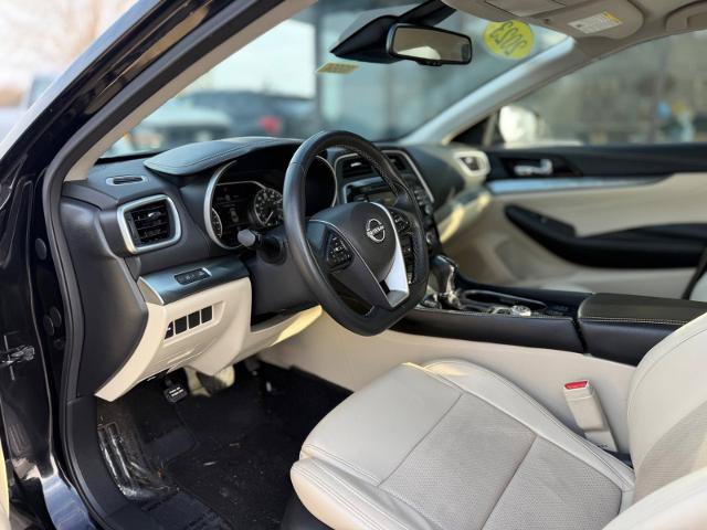 Used 2023 Nissan Maxima SV w/ Floor Mat Group FWD image 6
