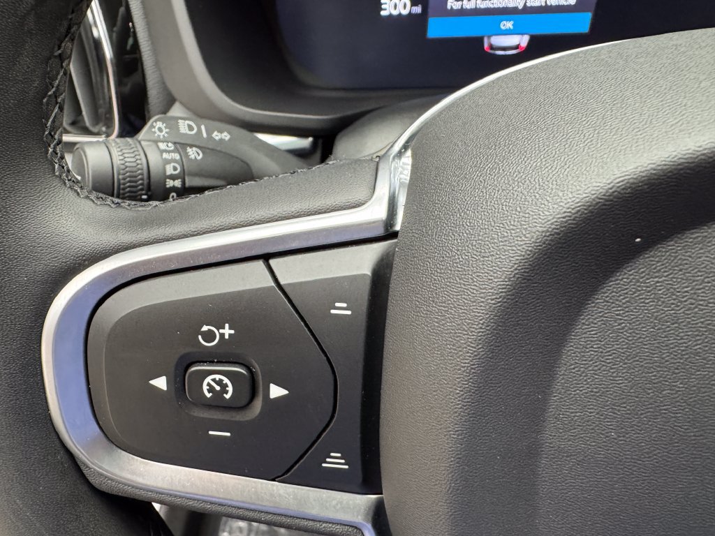 Used 2023 Volvo XC60 B5 Core w/ Climate Package AWD/4WD image 15
