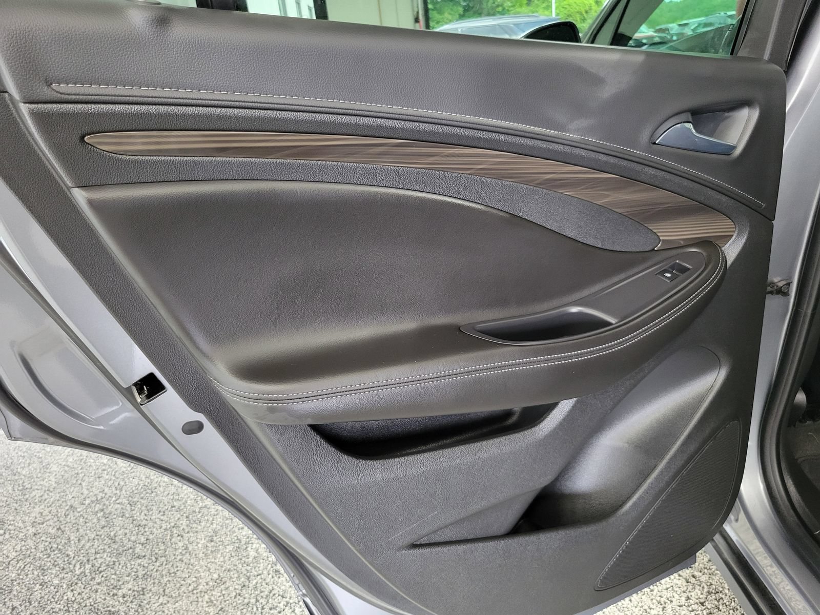 Used 2020 Buick Envision Essence AWD/4WD image 24