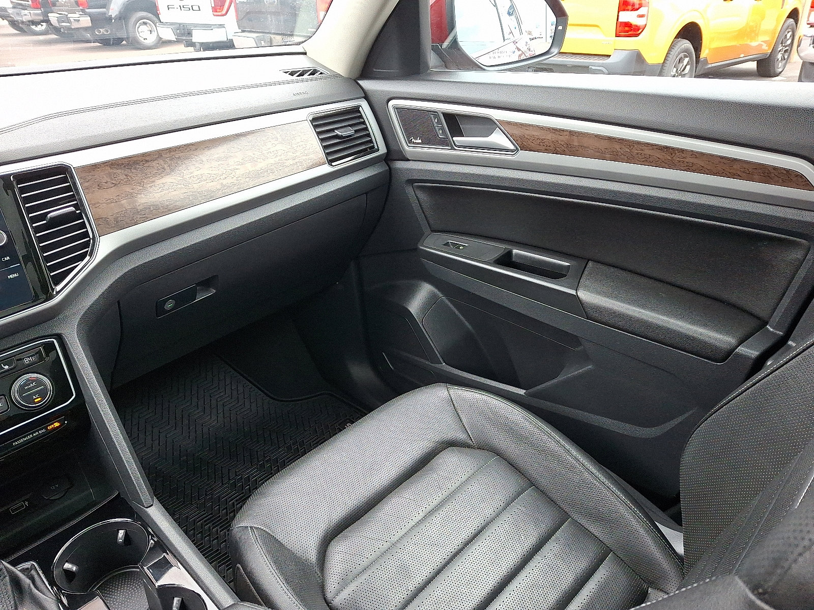 Used 2018 Volkswagen Atlas SEL Premium image 16