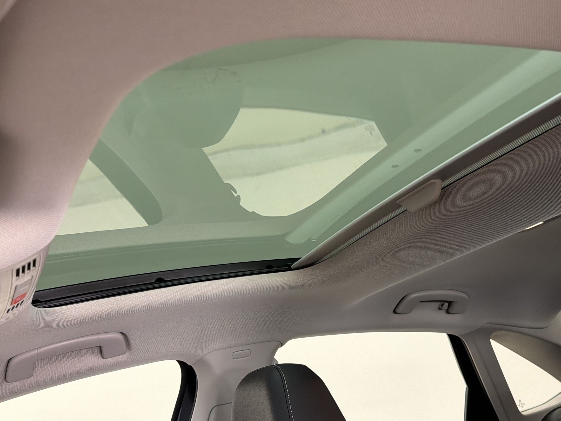 Used 2024 Volkswagen Jetta SE w/ Panoramic Sunroof Package FWD image 15