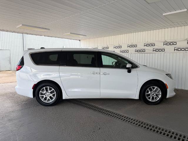 Used 2023 Chrysler Voyager LX FWD image 22
