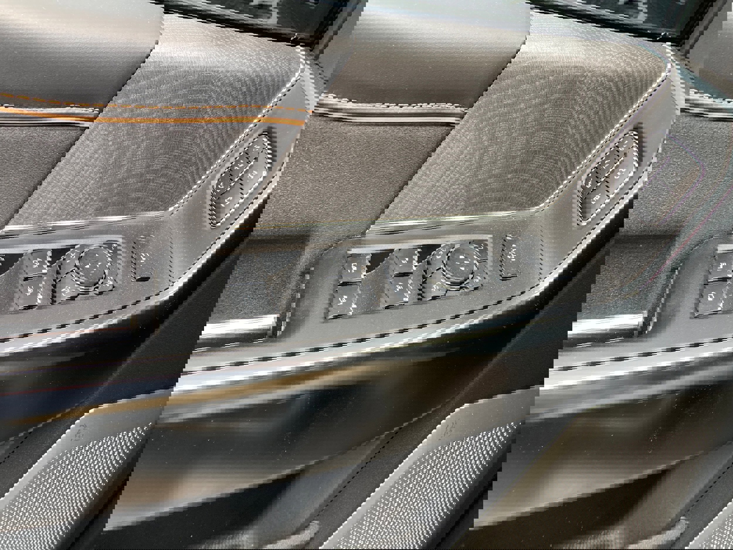 Certified 2024 Ford F350 Platinum w/ FX4 Off-Road Package image 29