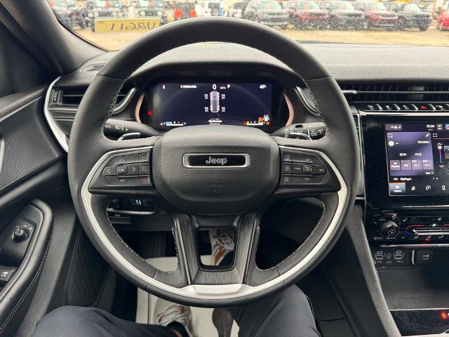 Used 2024 Jeep Grand Cherokee Altitude image 25