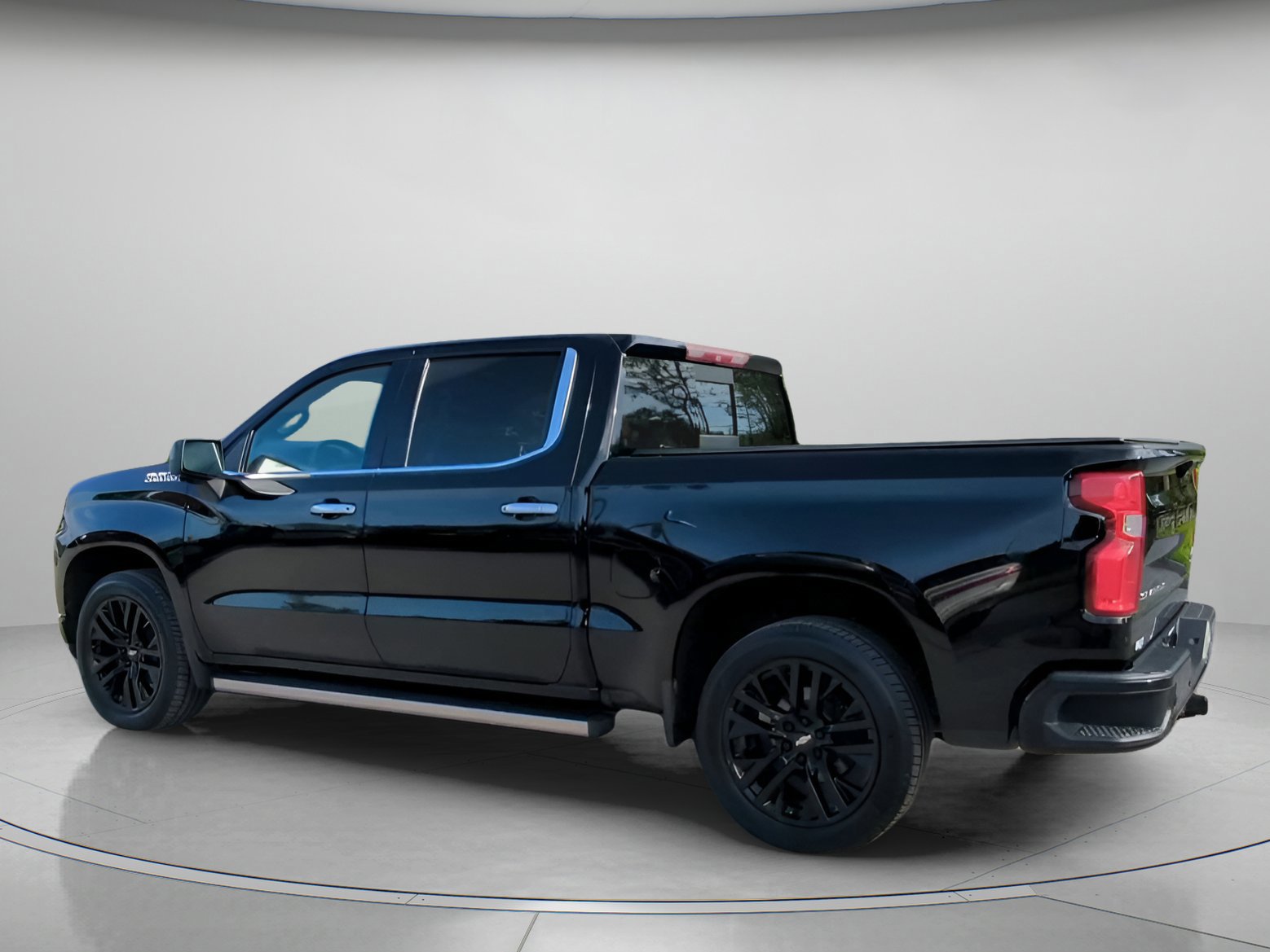 Used 2019 Chevrolet Silverado 1500 High Country w/ Technology Package image 12