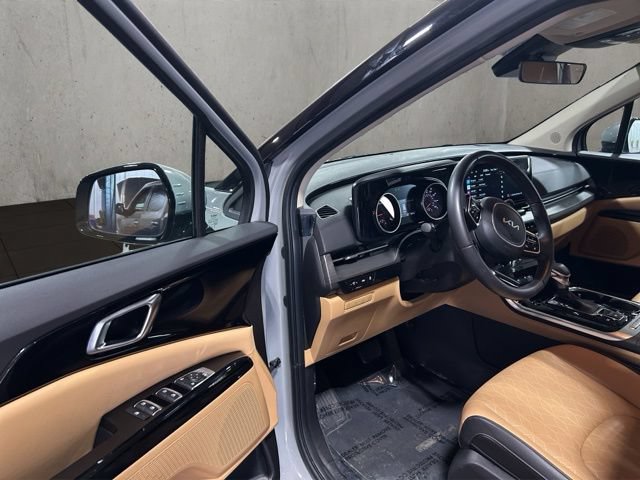 Used 2024 Kia Carnival EX FWD image 16