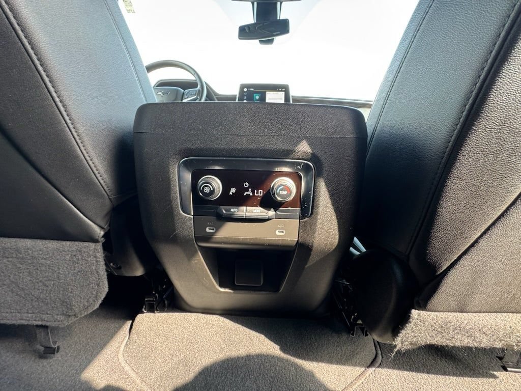 Used 2022 Chevrolet Suburban Z71 AWD/4WD image 19