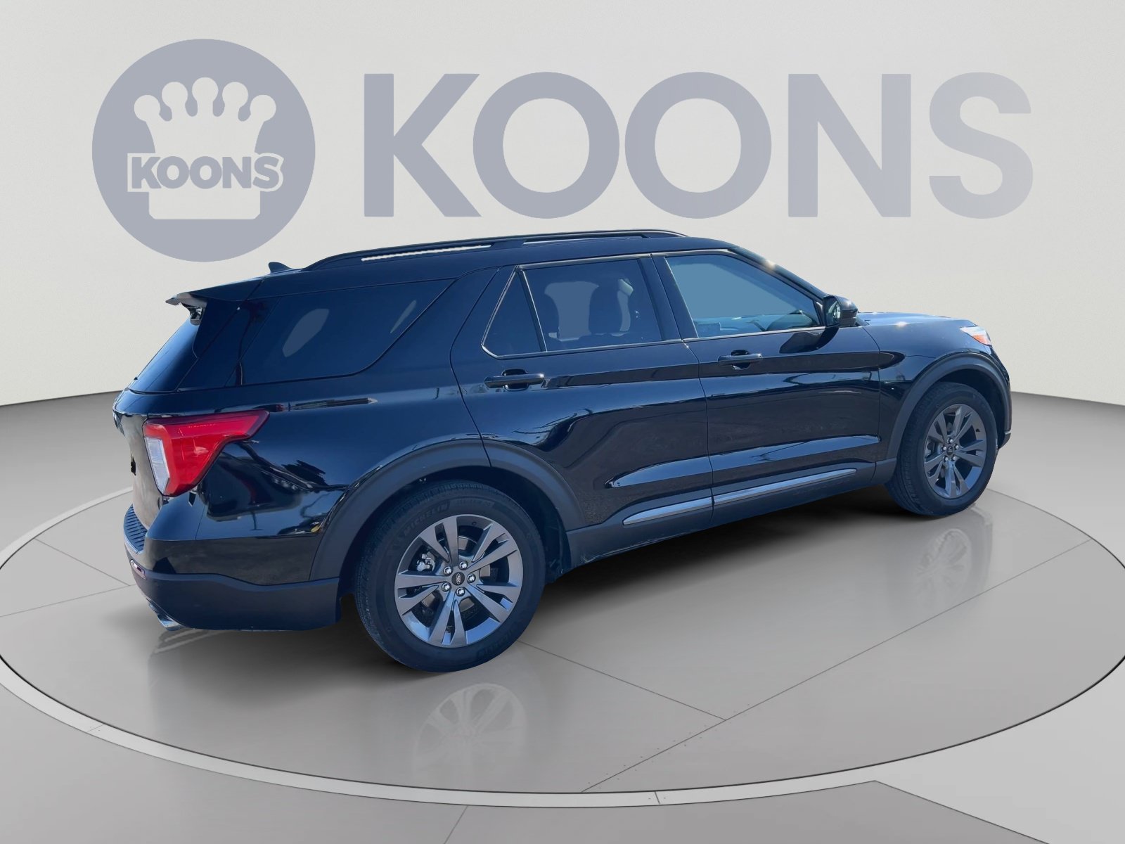 Certified 2024 Ford Explorer XLT w/ Equipment Group 202A RWD image 12