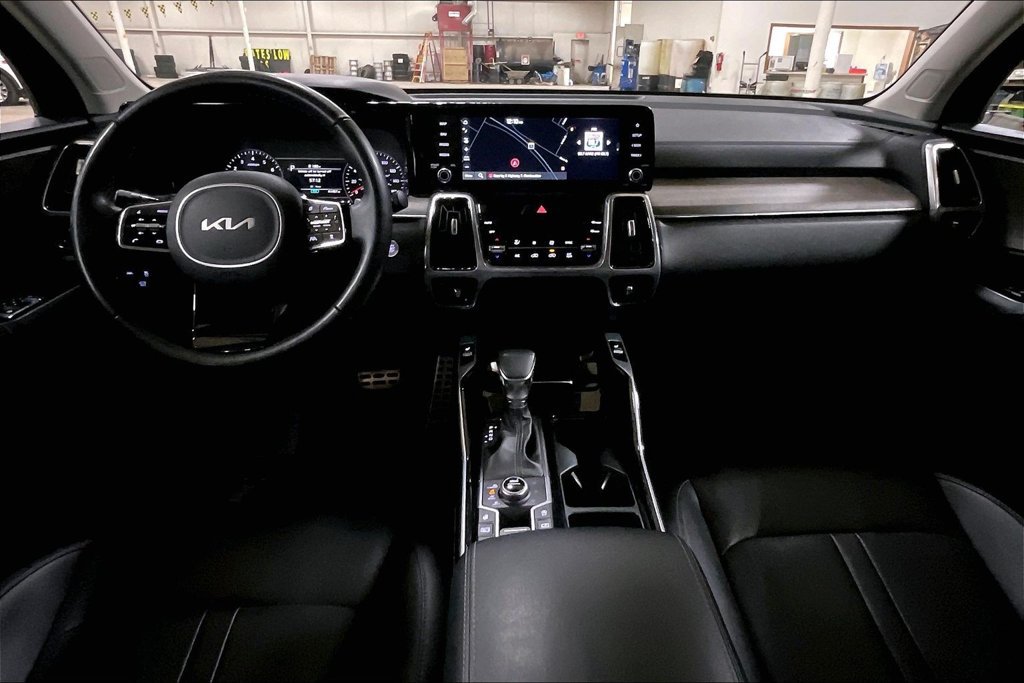 Used 2023 Kia Sorento EX AWD/4WD image 14