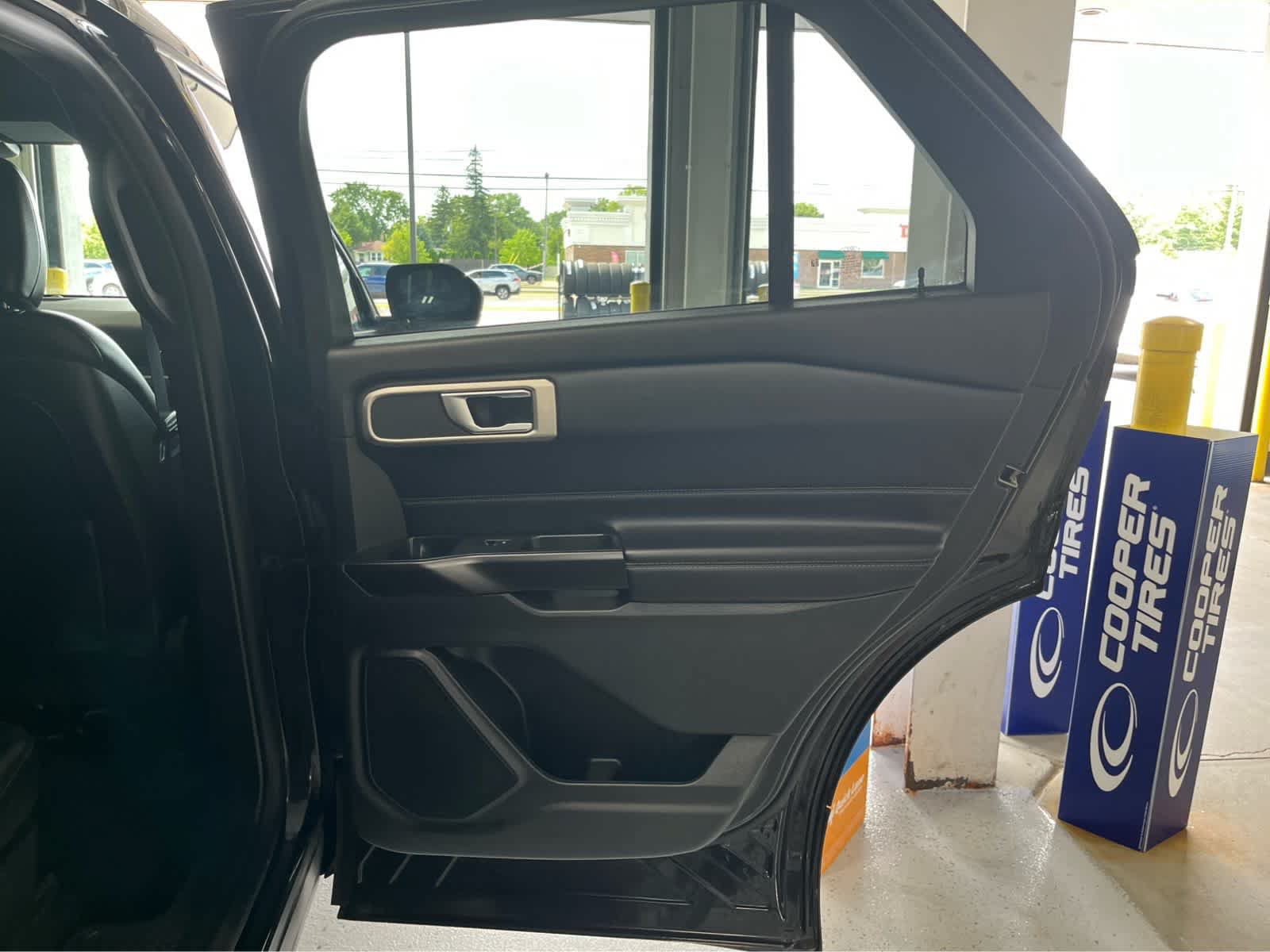 Certified 2020 Ford Explorer XLT w/ Equipment Group 202A AWD/4WD image 39