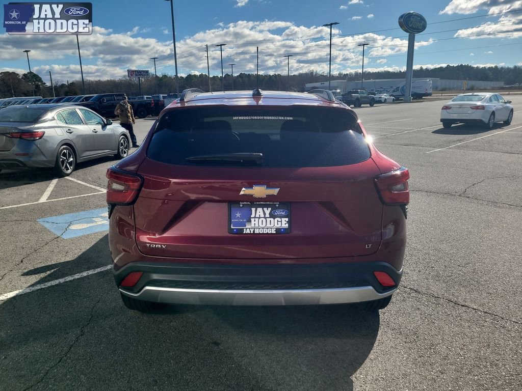 Used 2025 Chevrolet Trax LT w/ LT Convenience Package image 4