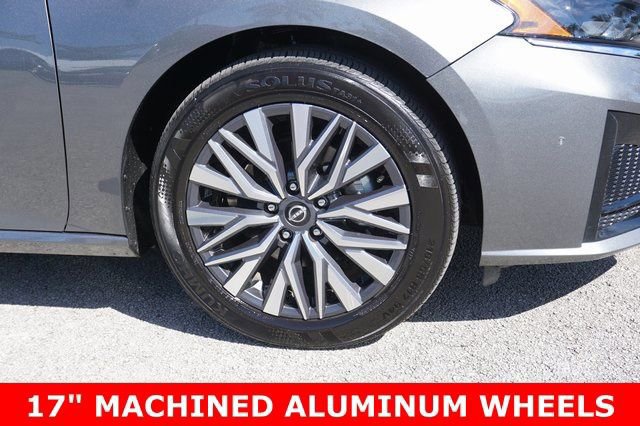 Used 2025 Nissan Altima 2.5 SV image 17