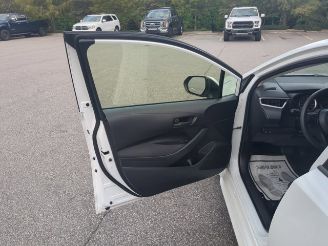 Used 2022 Toyota Corolla LE FWD image 13