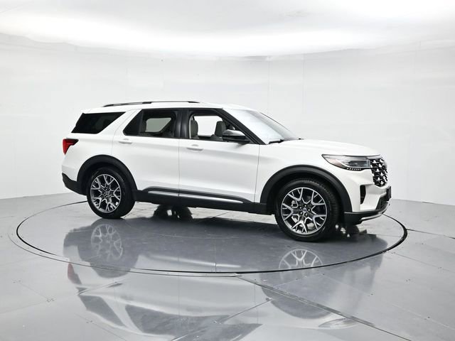 Certified 2025 Ford Explorer Platinum w/ Ultimate Package image 3