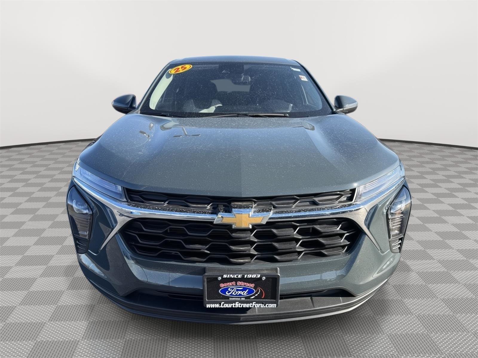 Used 2025 Chevrolet Trax LS w/ LS Convenience Package image 8