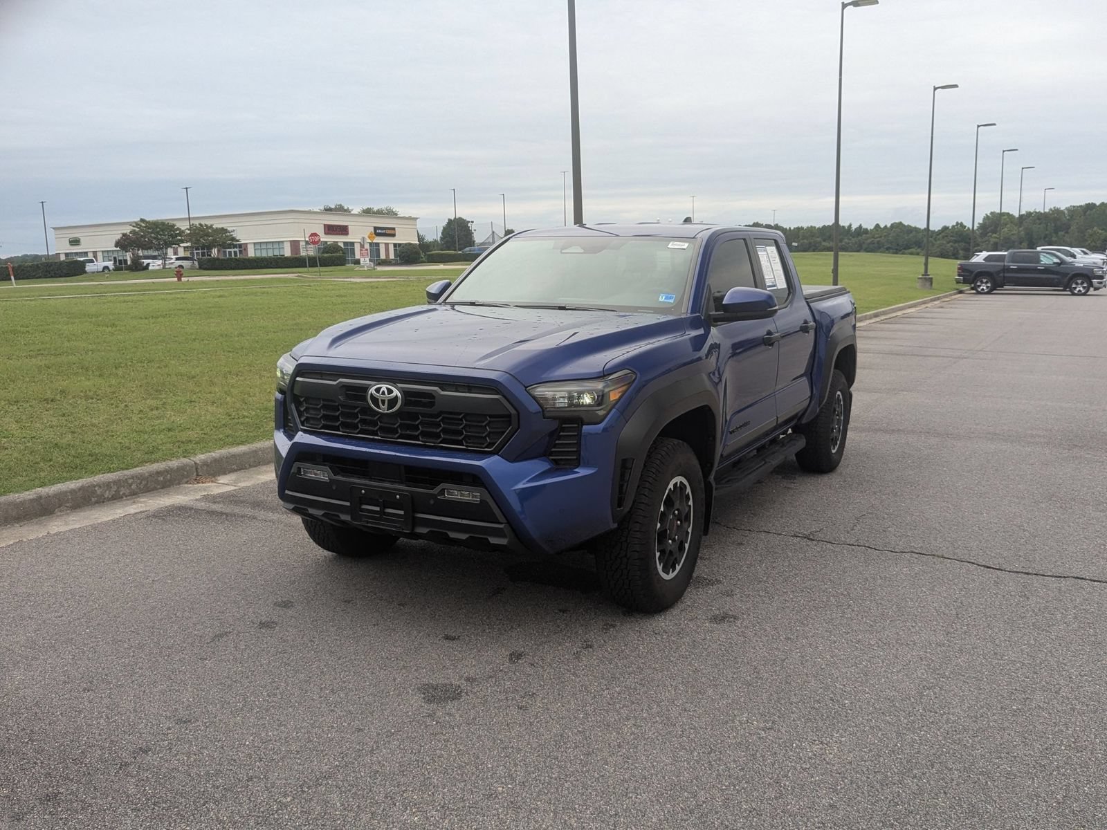 Used 2025 Toyota Tacoma TRD Off-Road w/ TRD Off Road Upgrade Package AWD/4WD image 7