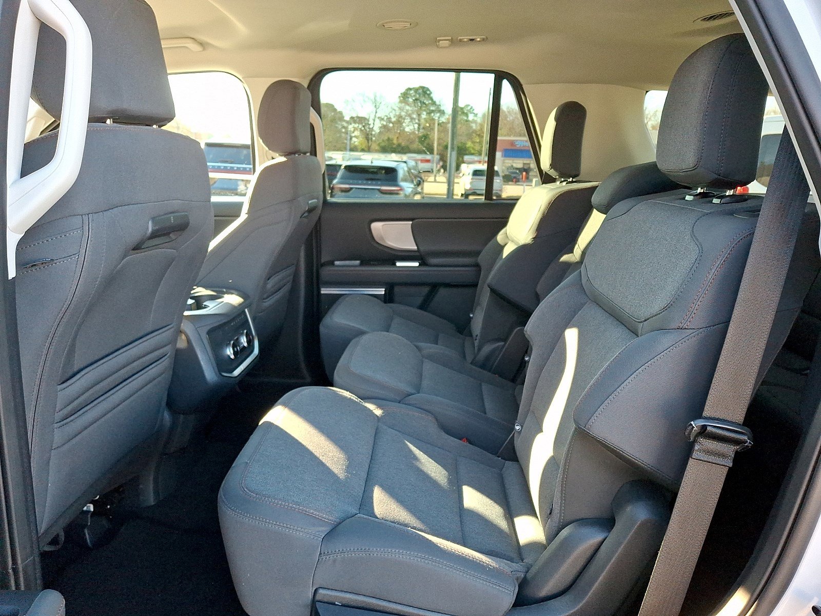 Certified 2025 Ford Expedition Active image 9