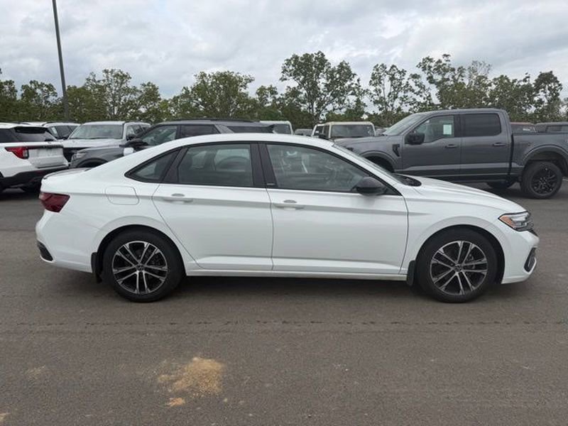 Used 2024 Volkswagen Jetta Sport FWD image 5