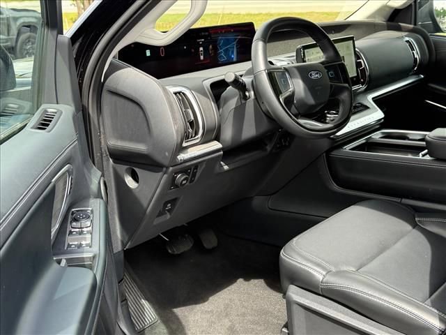 Certified 2025 Ford Expedition Platinum AWD/4WD image 10