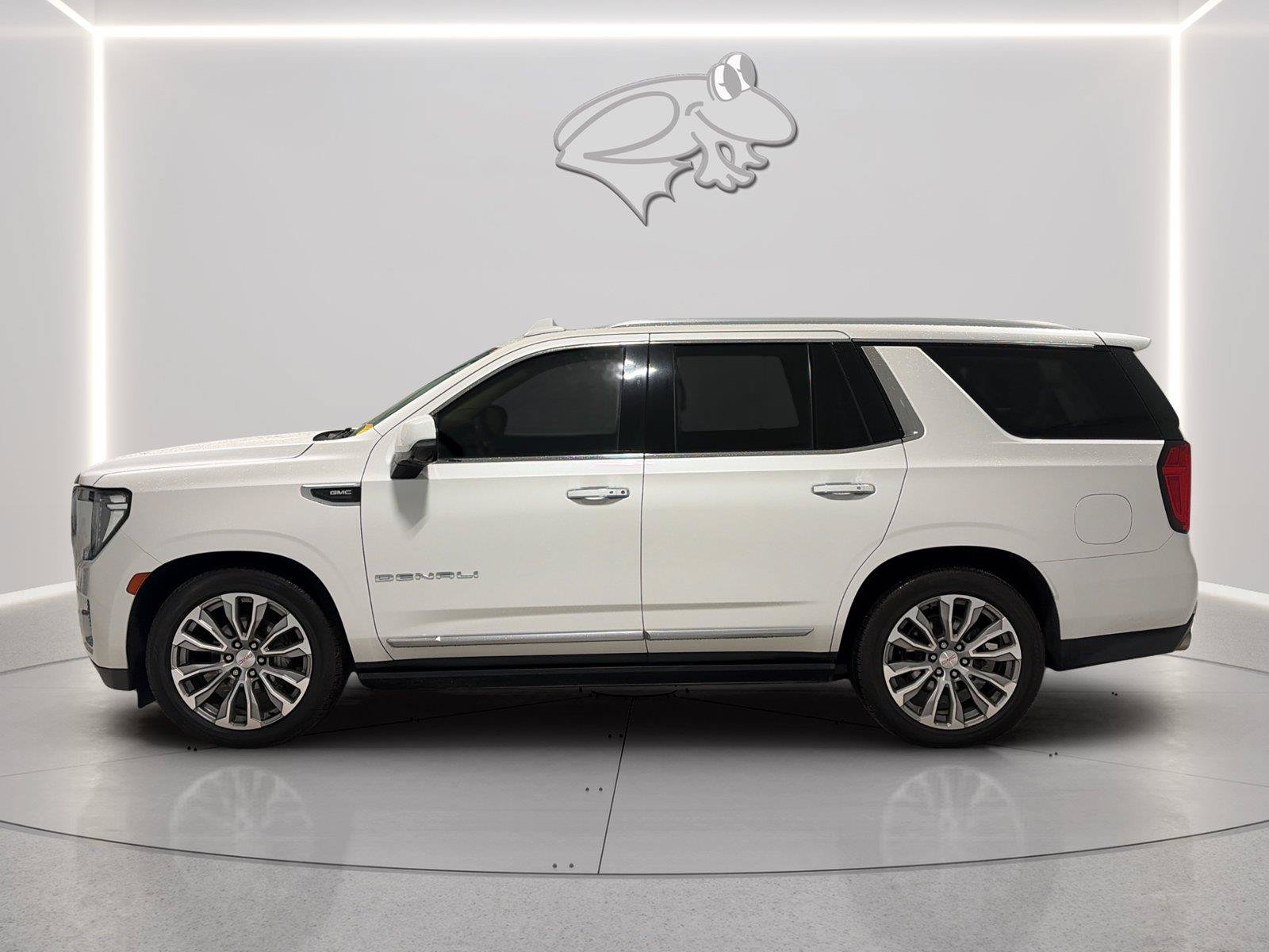 Used 2021 GMC Yukon Denali w/ Denali Premium Package AWD/4WD image 2