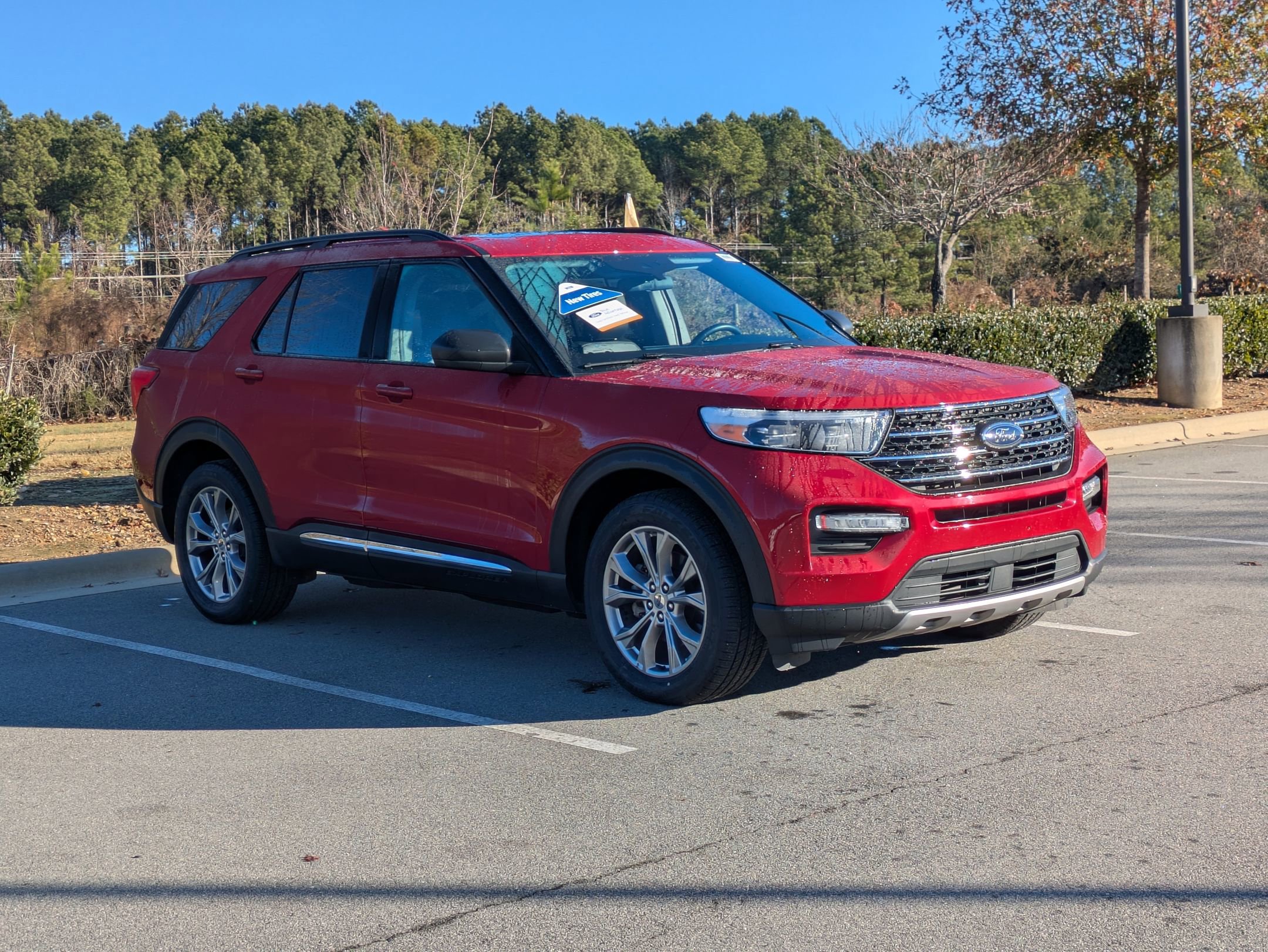 Certified 2022 Ford Explorer XLT w/ Equipment Group 202A image 1