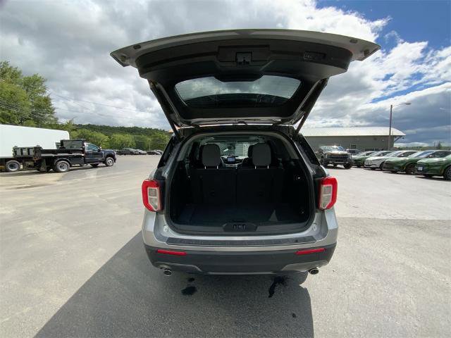 Certified 2022 Ford Explorer XLT w/ Equipment Group 202A image 23