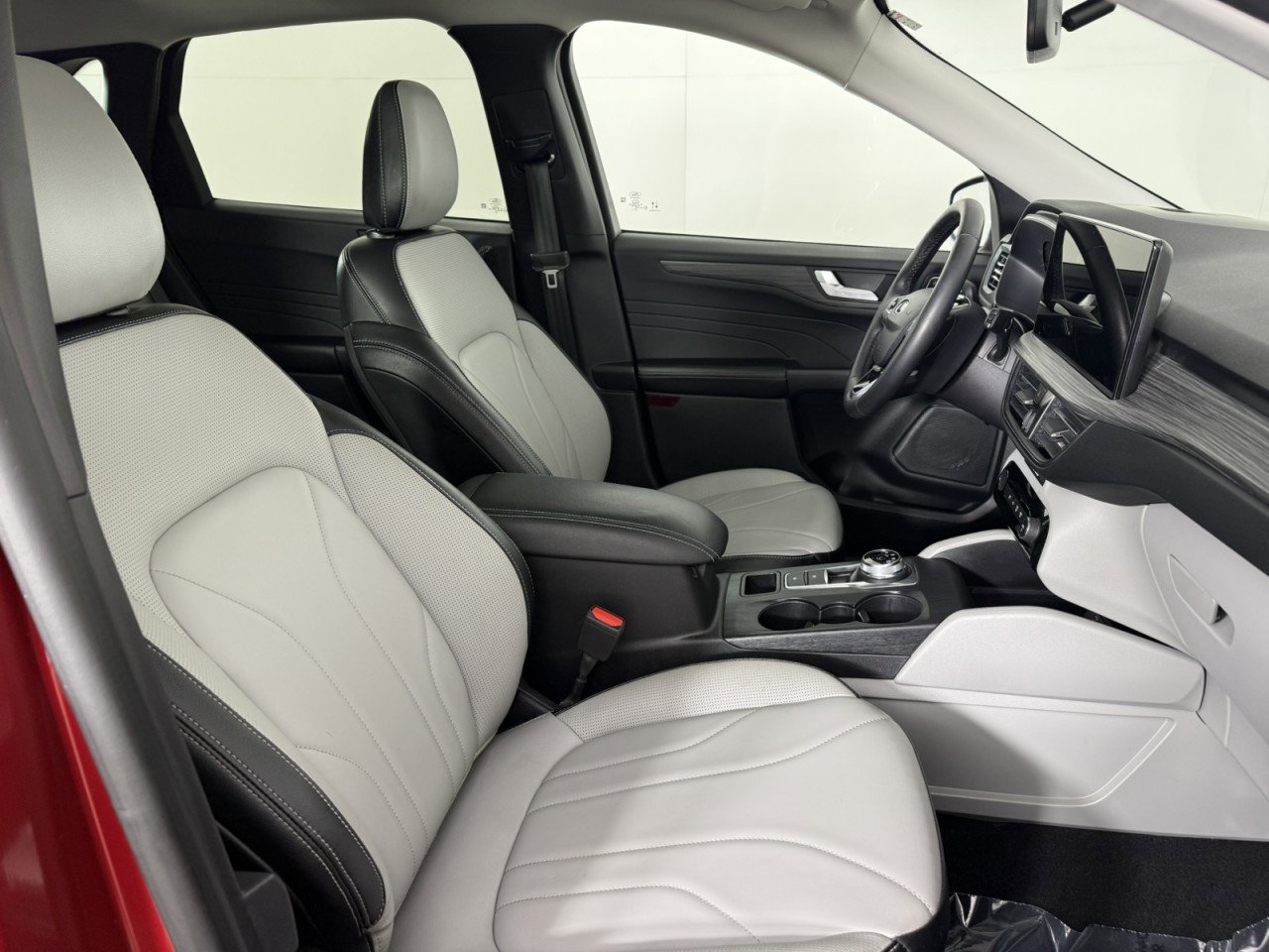 Certified 2025 Ford Escape SE w/ PHEV Premium Package FWD image 10