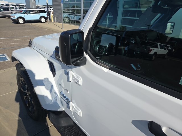 Used 2023 Jeep Wrangler Unlimited Sahara w/ Cold Weather Group AWD/4WD image 10