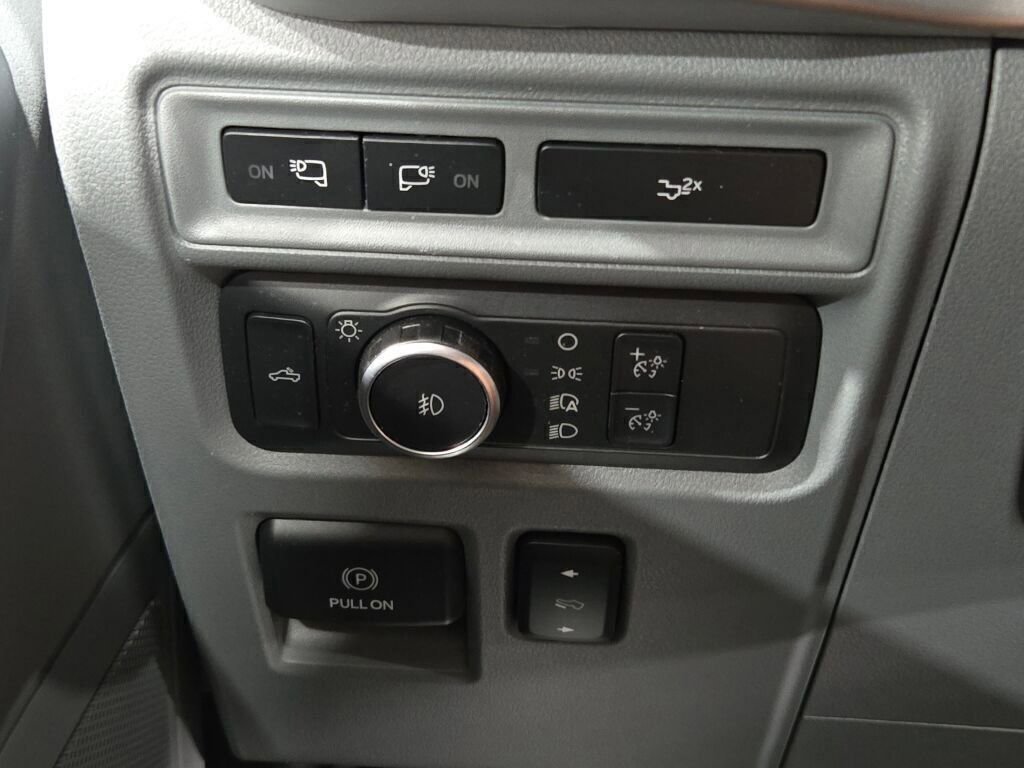 Certified 2022 Ford F150 XLT w/ Equipment Group 302A High image 28