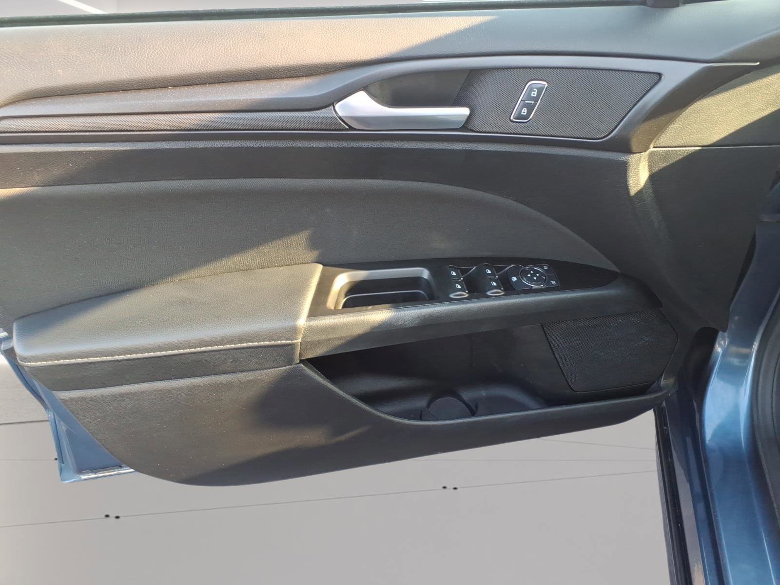 Certified 2018 Ford Fusion SE w/ Equipment Group 201A image 11