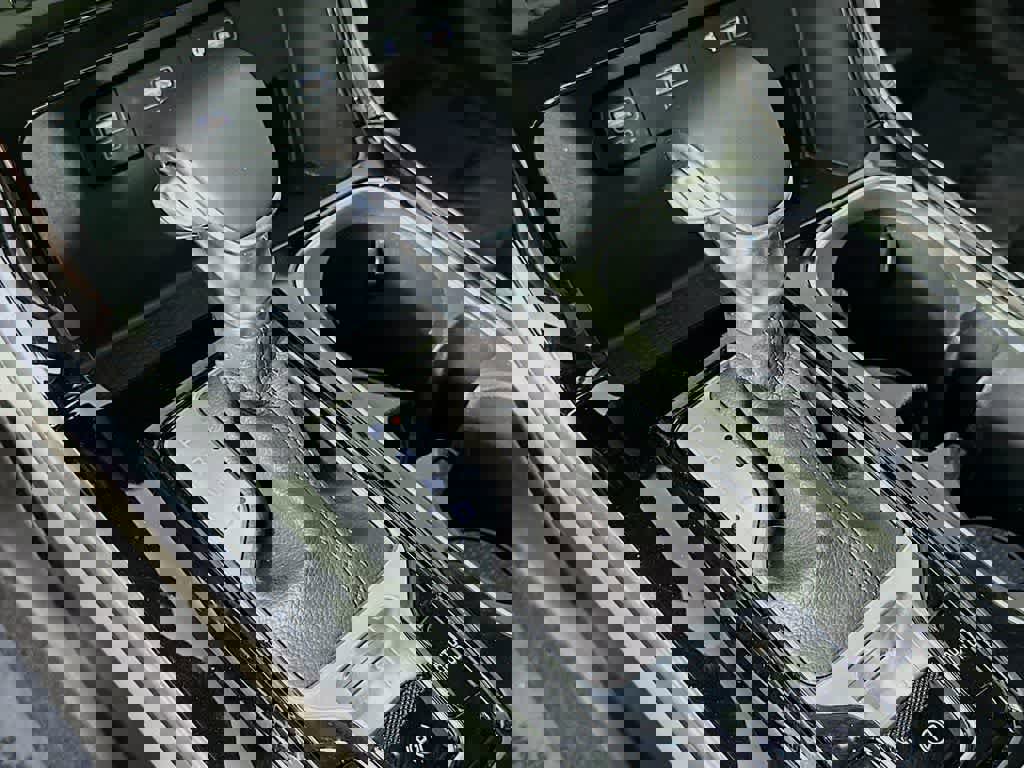 Used 2023 Kia Carnival SX Prestige image 21