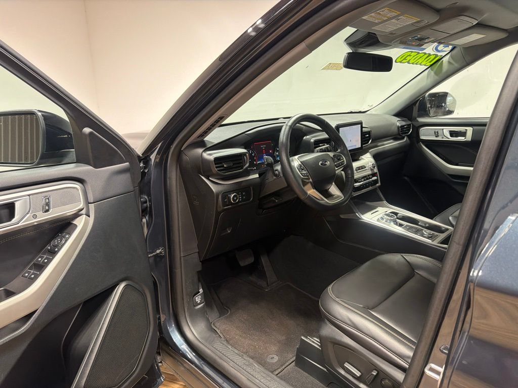 Certified 2023 Ford Explorer XLT w/ Equipment Group 202A AWD/4WD image 29
