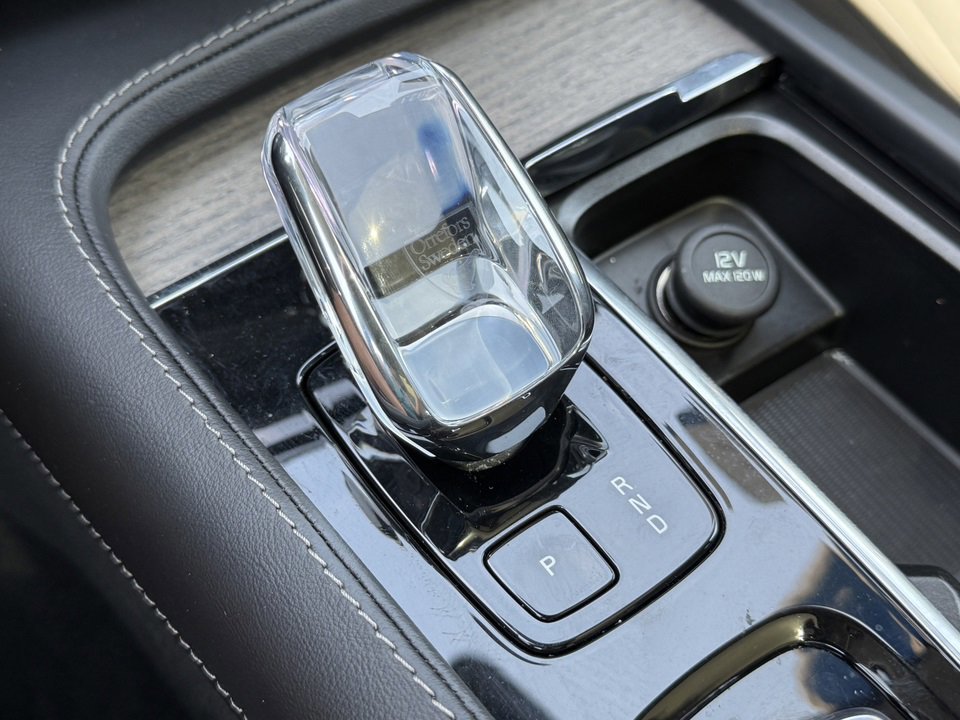 Used 2023 Volvo XC90 B6 Ultimate w/ Protection Package image 38